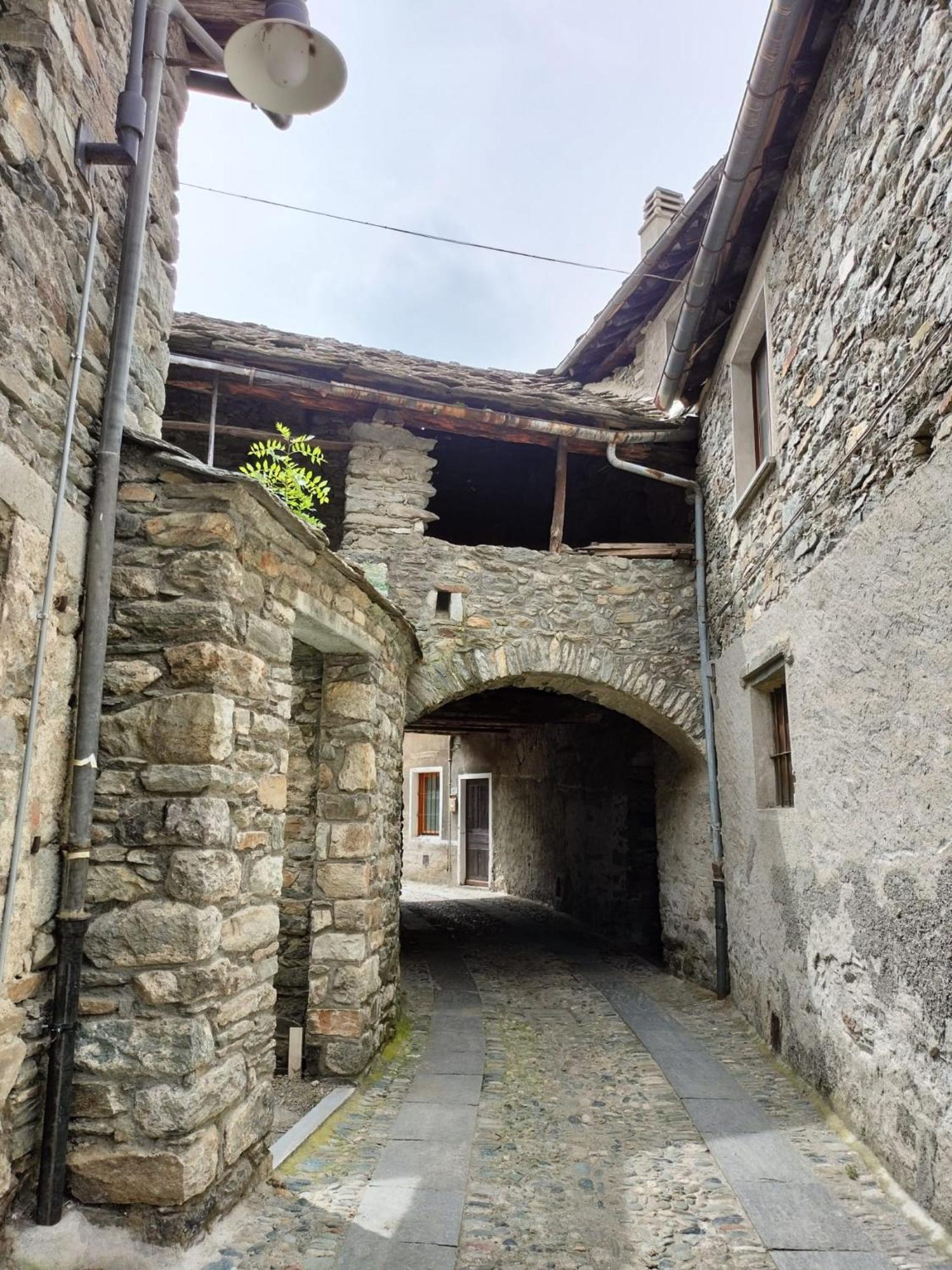ArnadLa Torre Colombaia - Monumento Del 1400アパートメント エクステリア 写真