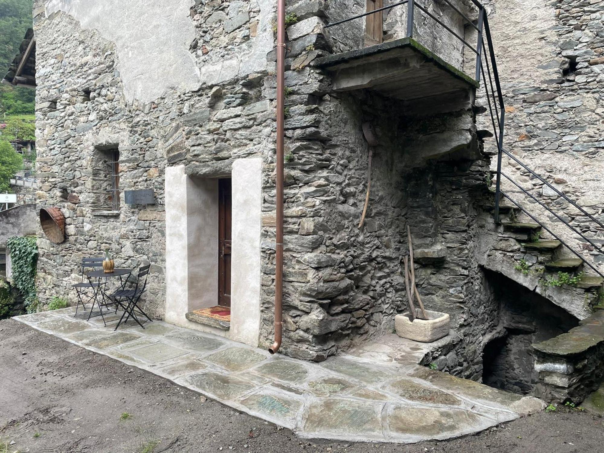 ArnadLa Torre Colombaia - Monumento Del 1400アパートメント エクステリア 写真